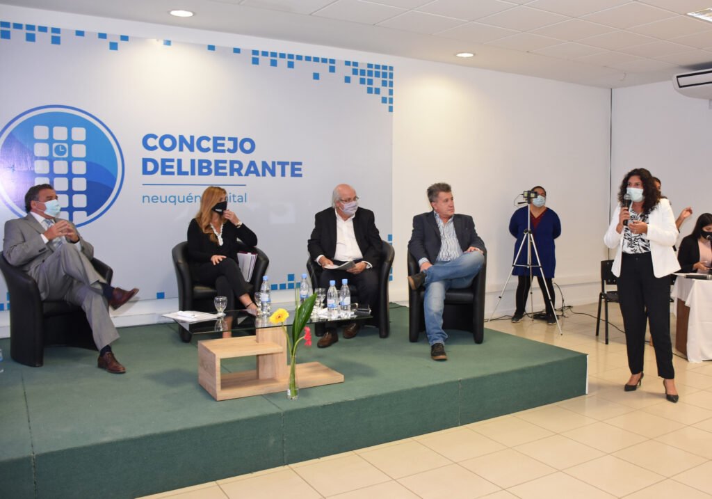 Conversatorio donde se analiza la modificación de la Carta Orgánica
